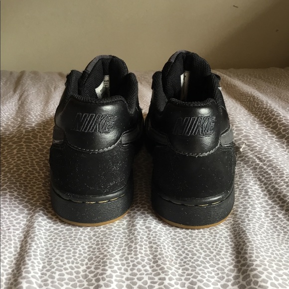 👣👣BLACK NIKES👣👣 ⭐️⭐️FINAL PRICE⭐️⭐️ - Picture 4 of 7